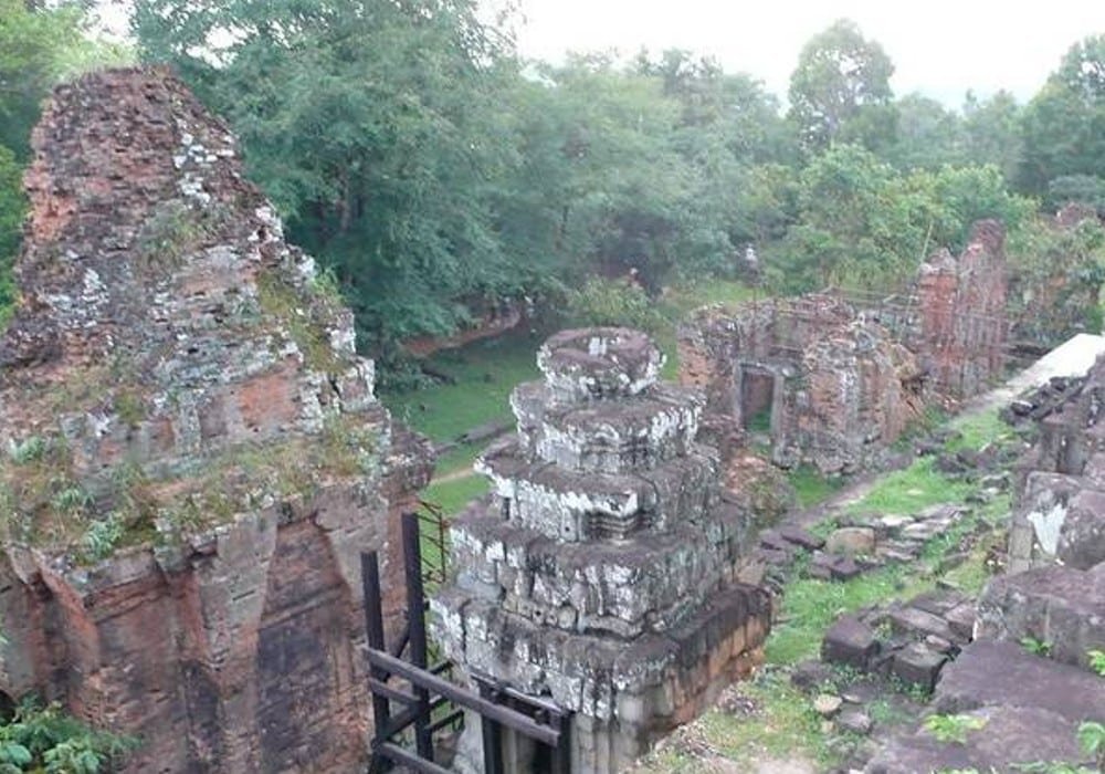 Qué diseño arquitectonico y qué simpboliza el templo de Phnom Bakheng